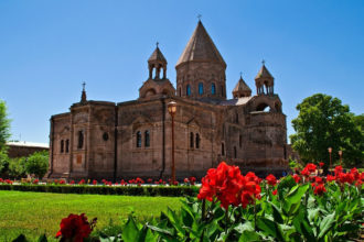 Armenien, Etschmiadsin