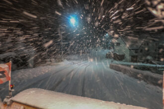 Mittlerweile schneit es intensiv: «Auf der zweiten Tour werden die Strassen sicher schon wieder schneebedeckt sein. Das wird ein langer Tag.»