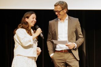 Adina Panza dankte im Namen der Sportschüler dem Geschäftsführer von Appenzellerland Sport, René Wyler.