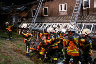 Um dies Sicherheit geht es auch bei der Sicherung. Wer aufs Dach geht, trägt ein «Gstältli».