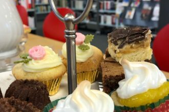 Das von den Bibliothekarinnen selbst hergestellte Gebäck ...