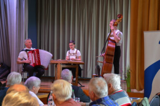 Die Familienkapelle Tüüfner Gruess unterhielt die Mitgliederversammlung der Spitex Rotbachtal zum Ausklang mit „gmögiger“ Musik.